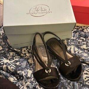 Life Stride Black Cross-Strap Sandals